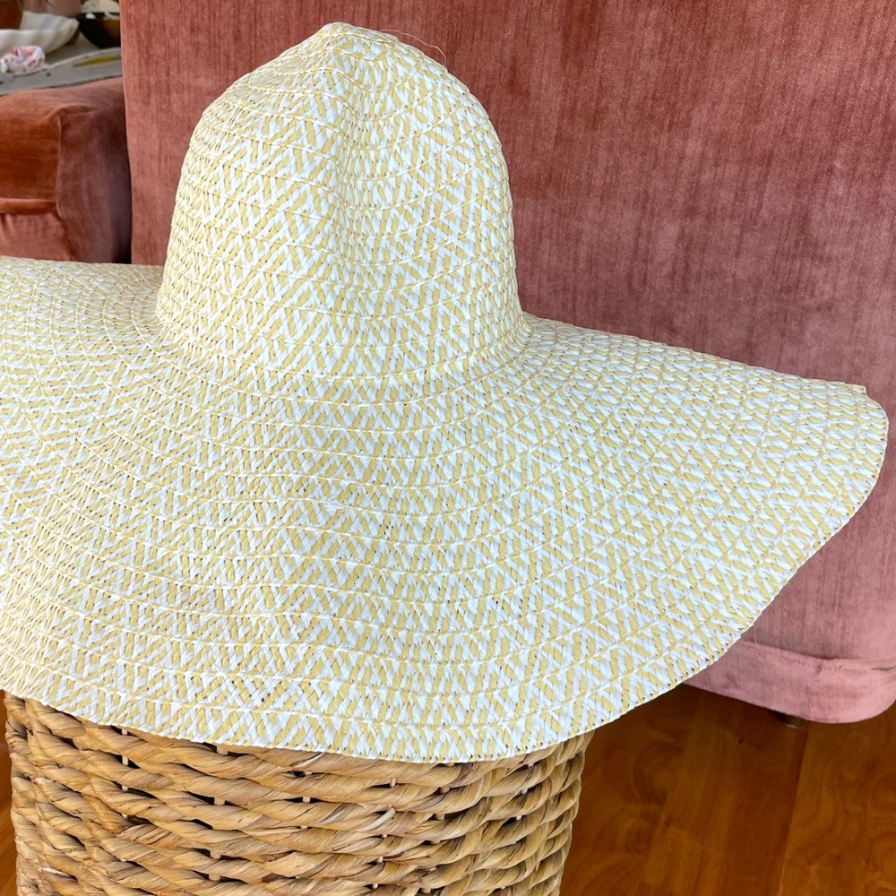 Packable beach hat